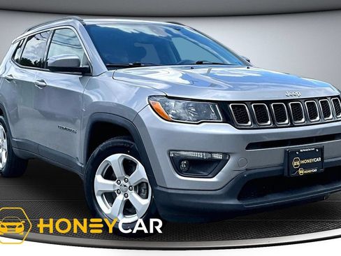 Used 2019 Jeep Compass Latitude w/ Cold Weather Group AWD/4WD image 1