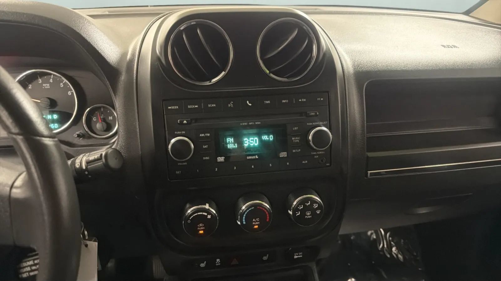 Used 2010 Jeep Compass Limited FWD image 13