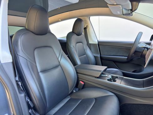 Used 2021 Tesla Model Y Long Range image 35