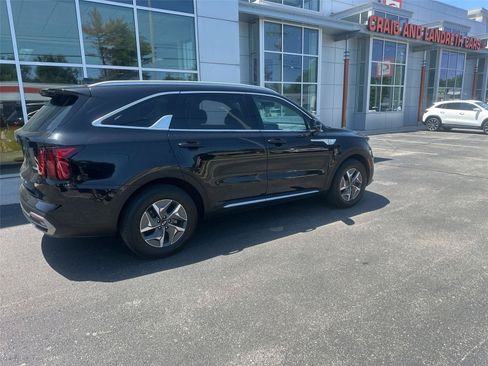 Used 2021 Kia Sorento S FWD image 3
