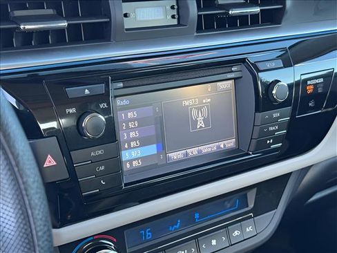 Used 2015 Toyota Corolla LE image 24