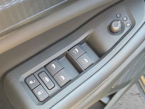 New 2025 Jeep Grand Cherokee Altitude image 13