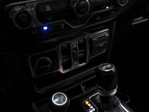 Used 2021 Jeep Wrangler Unlimited Sahara AWD/4WD image 26
