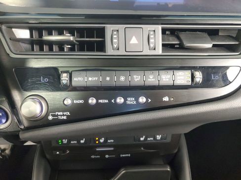 Used 2022 Lexus ES 300h w/ Premium Package image 20