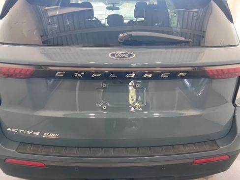 Used 2025 Ford Explorer Active RWD image 17