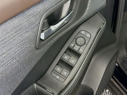 Used 2023 Nissan Rogue SV AWD/4WD image 18