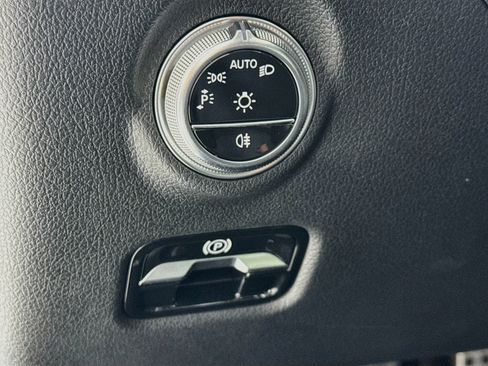Used 2024 Mercedes-Benz C 300 Sedan image 11