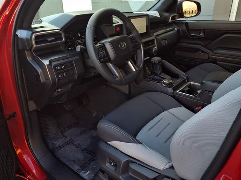 Certified 2025 Toyota Tacoma TRD Off-Road image 34