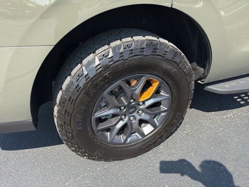 Used 2025 Ford Expedition Tremor AWD/4WD image 9