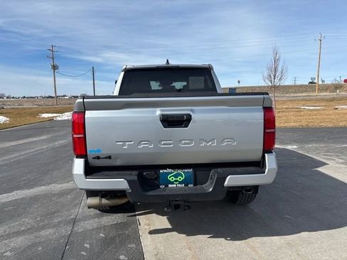 Used 2024 Toyota Tacoma TRD Sport image 4