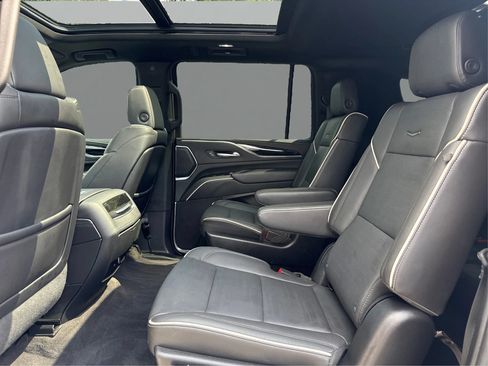 Used 2024 Cadillac Escalade ESV Sport w/ LPO, ONYX Package AWD/4WD image 10