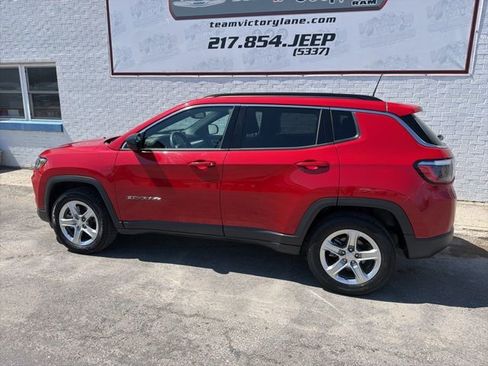 Used 2024 Jeep Compass Latitude AWD/4WD image 8