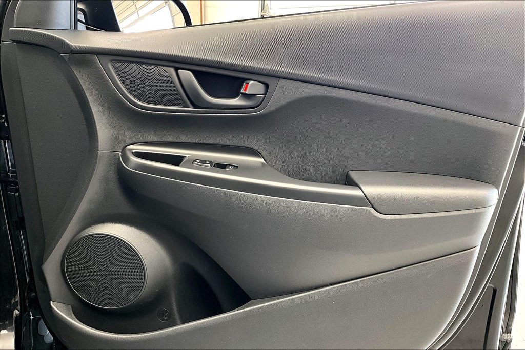 Used 2020 Hyundai Kona SE w/ Cargo Package FWD image 19
