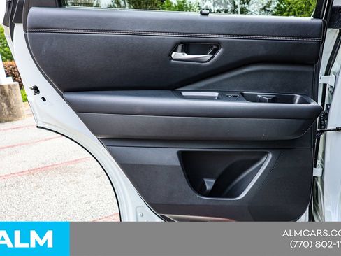 Used 2024 Nissan Pathfinder Platinum FWD image 43