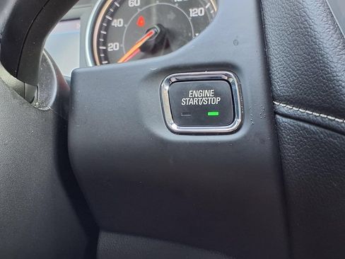 Used 2022 GMC Acadia SLT FWD image 18