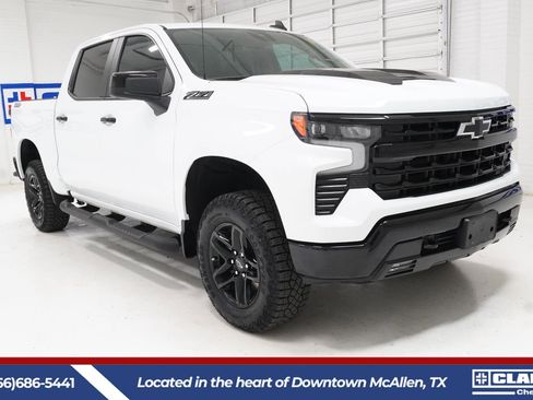 Used 2025 Chevrolet Silverado 1500 LT Trail Boss w/ Convenience Package II AWD/4WD image 3