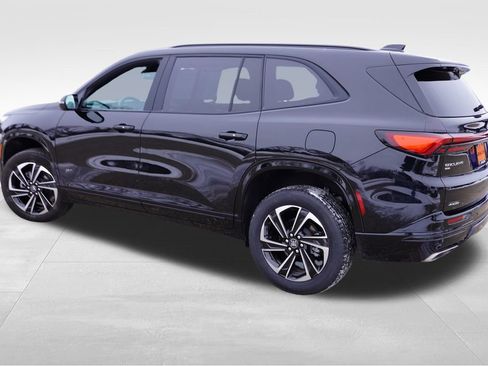 Certified 2025 Buick Enclave Sport Touring image 8