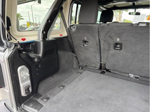 Used 2018 Jeep Wrangler Unlimited Sport S AWD/4WD image 21