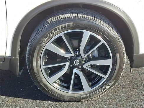 Used 2018 Nissan Rogue SL w/ Premium Package image 8