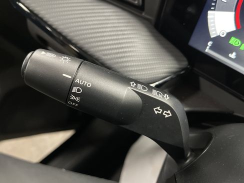 Used 2025 Nissan Kicks SR image 20