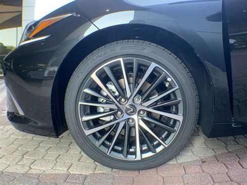 Used 2025 Lexus ES 300h w/ Premium Package image 2