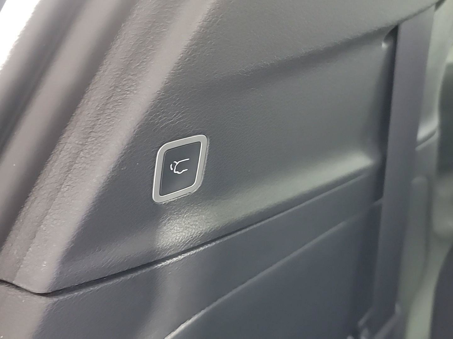 Used 2025 Chrysler Pacifica Select FWD image 9