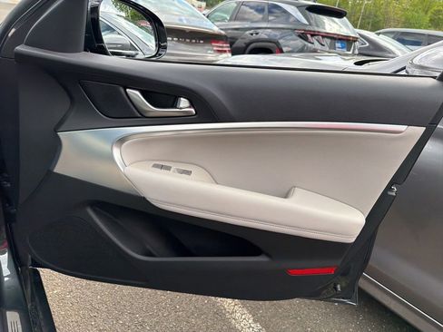Used 2023 Genesis G70 2.0T AWD/4WD image 10