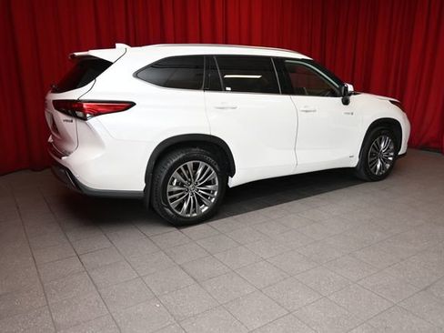 Certified 2021 Toyota Highlander Platinum image 10