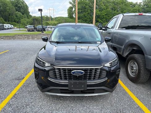 Used 2023 Ford Escape Active w/ Tech Pack #2 AWD/4WD image 2