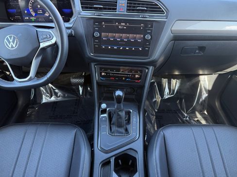 Used 2023 Volkswagen Tiguan SE image 11