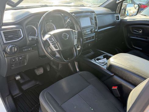 Used 2018 Nissan Titan SV w/ SV Convenience Package image 18