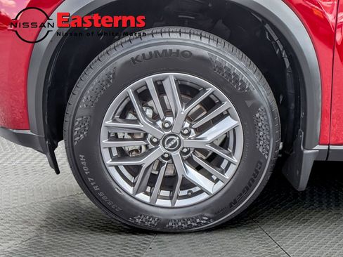 Used 2023 Nissan Rogue S image 67