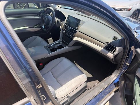 Used 2018 Honda Accord EX image 12