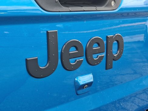 Certified 2023 Jeep Gladiator Sport image 29