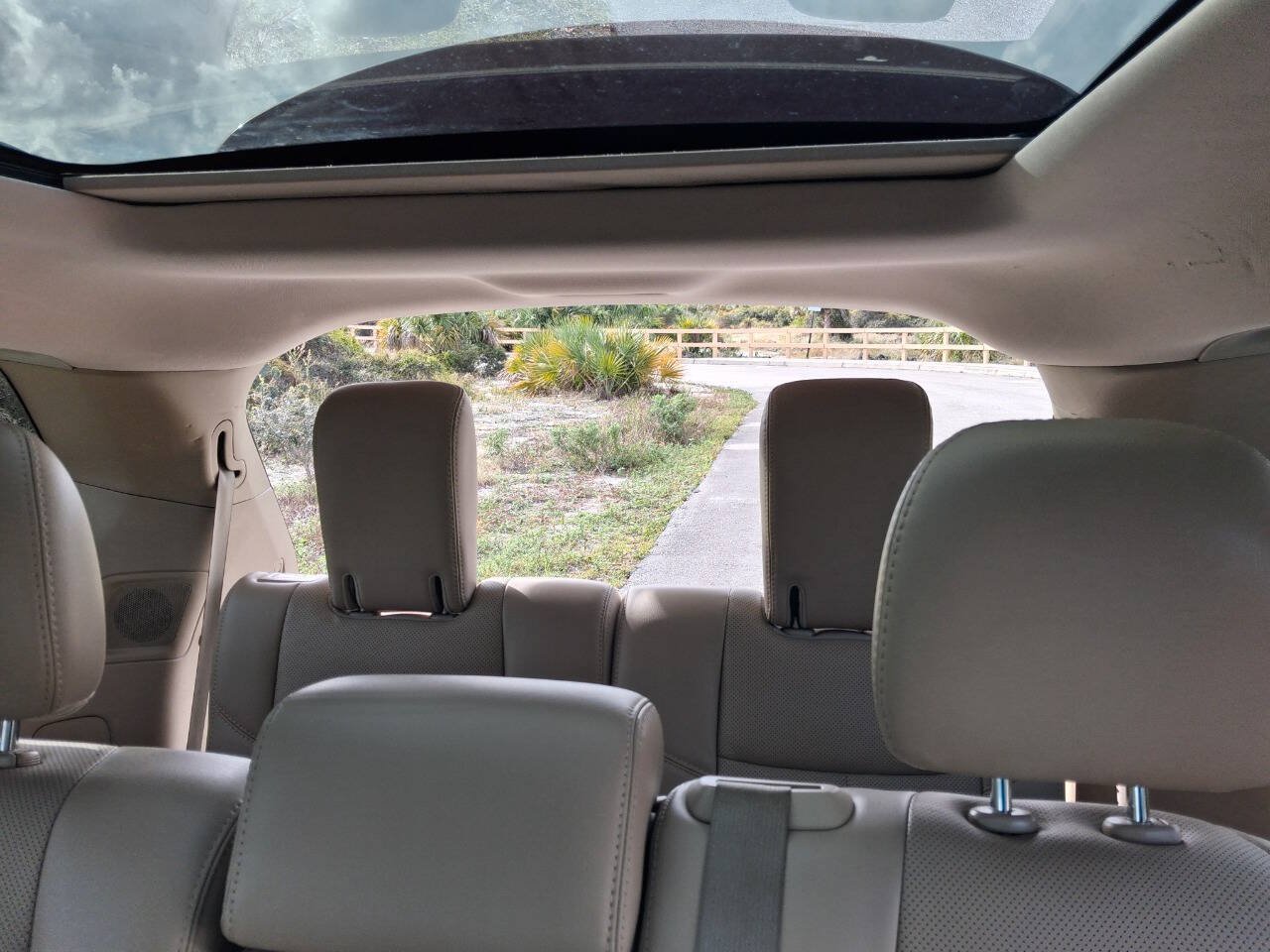 Used 2015 Nissan Pathfinder Platinum FWD image 24