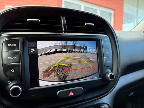 Used 2025 Kia Soul LX w/ LX Technology Package FWD image 22