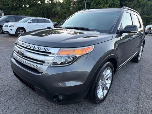 Used 2015 Ford Explorer XLT w/ Equipment Group 202A FWD image 3