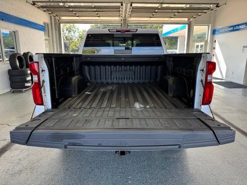 Used 2022 Chevrolet Silverado 1500 High Country w/ High Country Premium Package AWD/4WD image 11