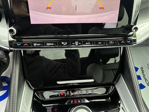 Used 2022 Jeep Wagoneer Series II AWD/4WD image 31