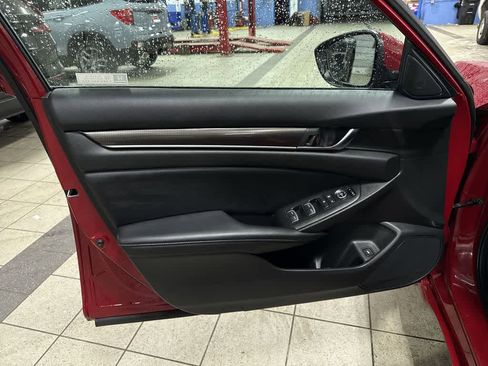 Used 2018 Honda Accord Sport image 30
