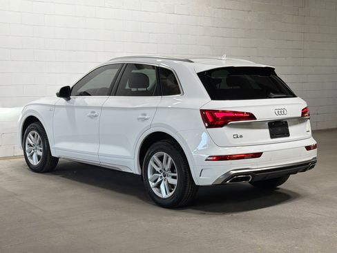 Used 2022 Audi Q5 2.0T Premium w/ Convenience Package image 3