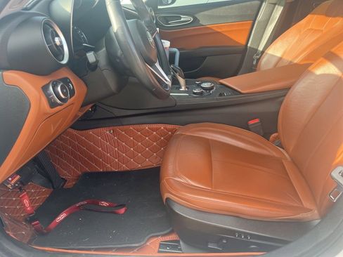 Used 2018 Alfa Romeo Giulia image 7