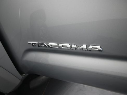 Used 2021 Toyota Tacoma TRD Sport AWD/4WD image 41