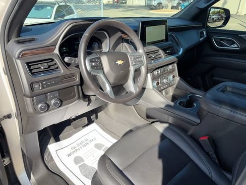 Used 2023 Chevrolet Suburban LT RWD image 8