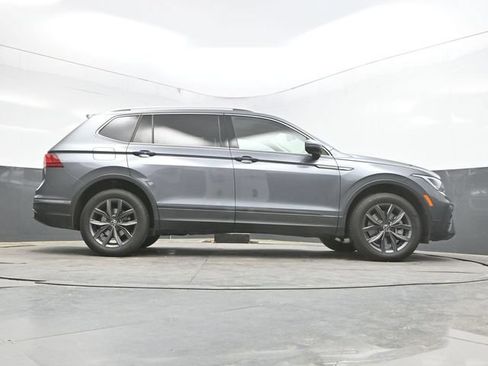 Used 2023 Volkswagen Tiguan SE AWD/4WD image 35