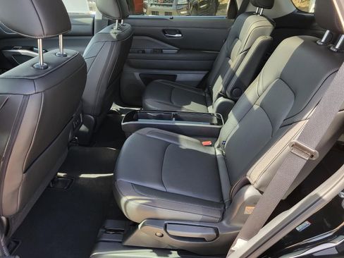 New 2026 Nissan Pathfinder SL image 18