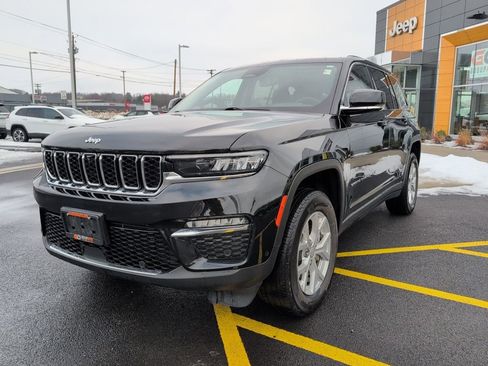 Used 2023 Jeep Grand Cherokee Limited w/ Luxury Tech Group II AWD/4WD image 4