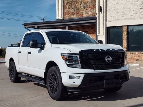 Used 2023 Nissan Titan SV w/ SV Convenience Package RWD image 1