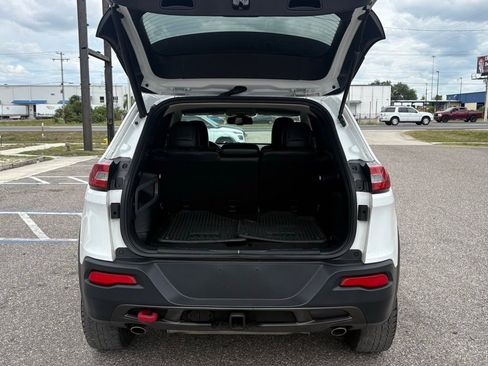 Used 2017 Jeep Cherokee Trailhawk w/ Comfort/Convenience Group image 13
