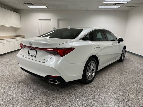 Used 2021 Toyota Avalon XLE image 5